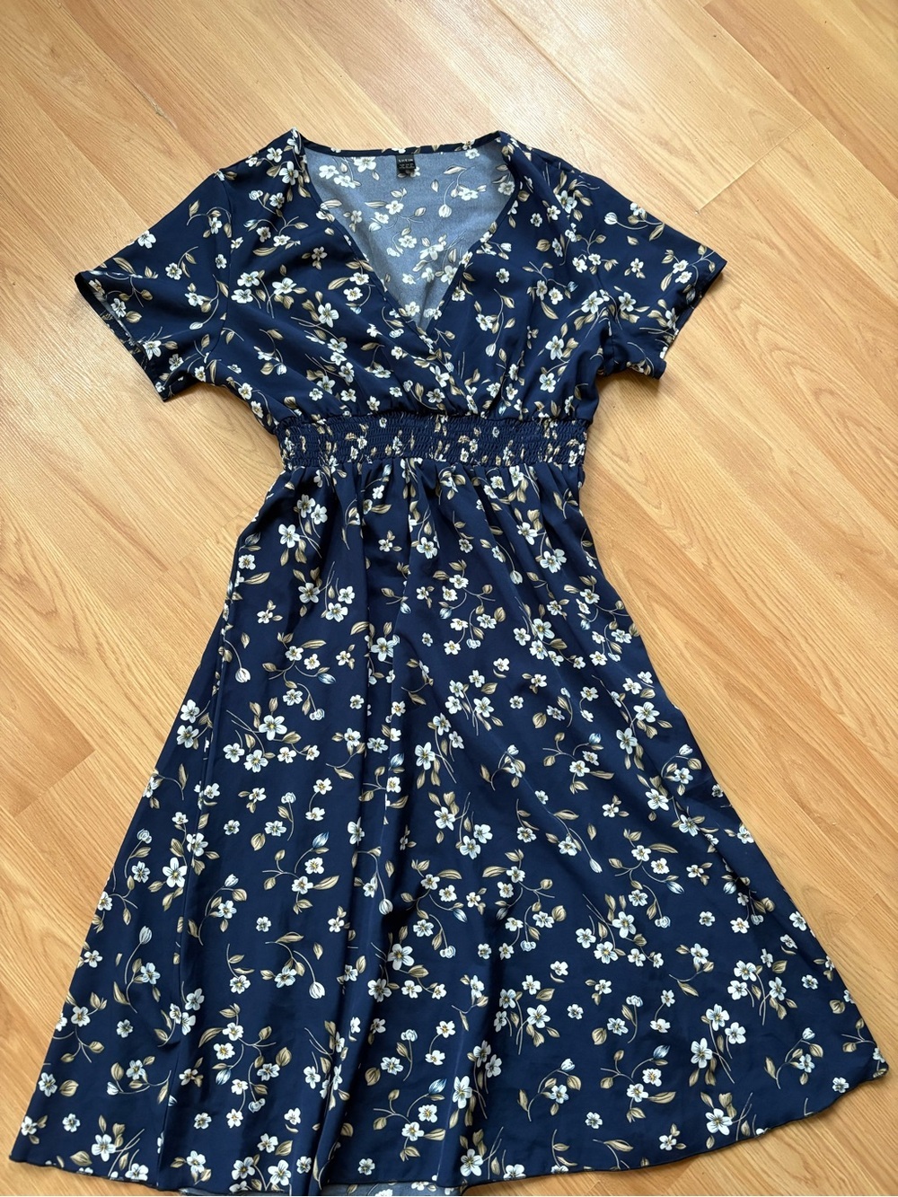 SHEIN Navy Floral V-Neck Smocked Midi Dress XL, feminine, wedding - Picture 2 of 8
